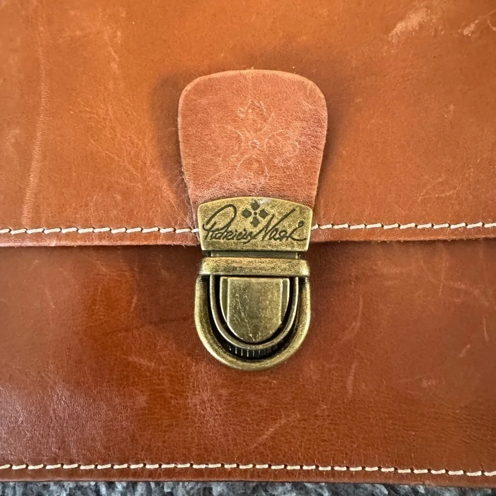 PATRICIA NASH Lanza Leather Crossbody Bag